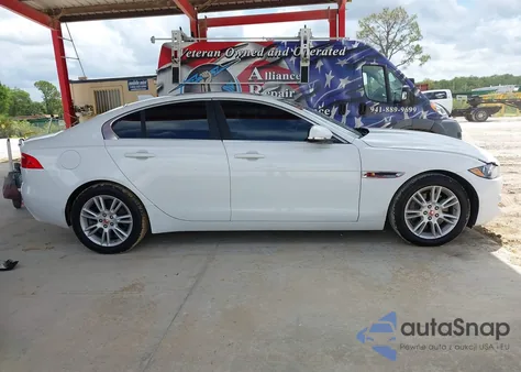 2019 Jaguar Xe 25T Premium из США, поврежденный, VIN SAJAD4FX0KCP50800